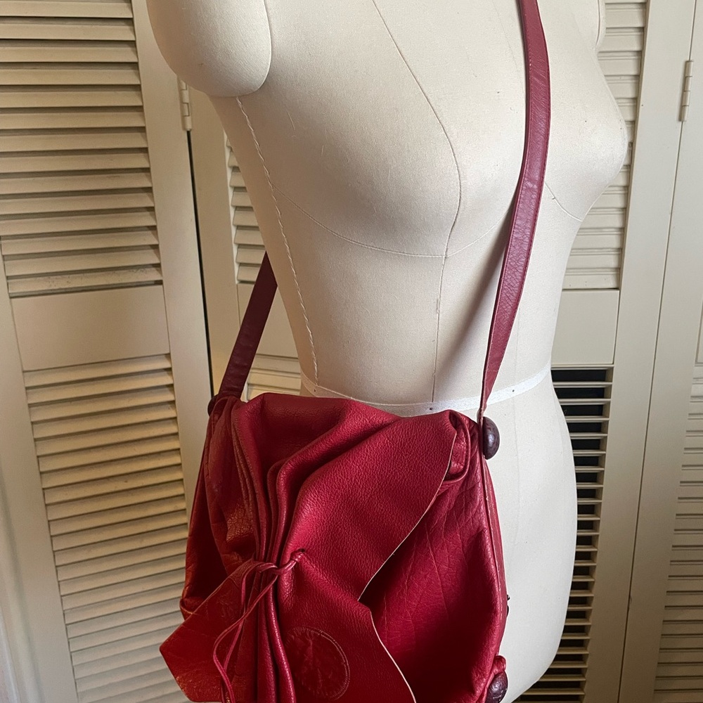 Carlos Falchi Elegant vintage Leather Shoulder or crossbody bag